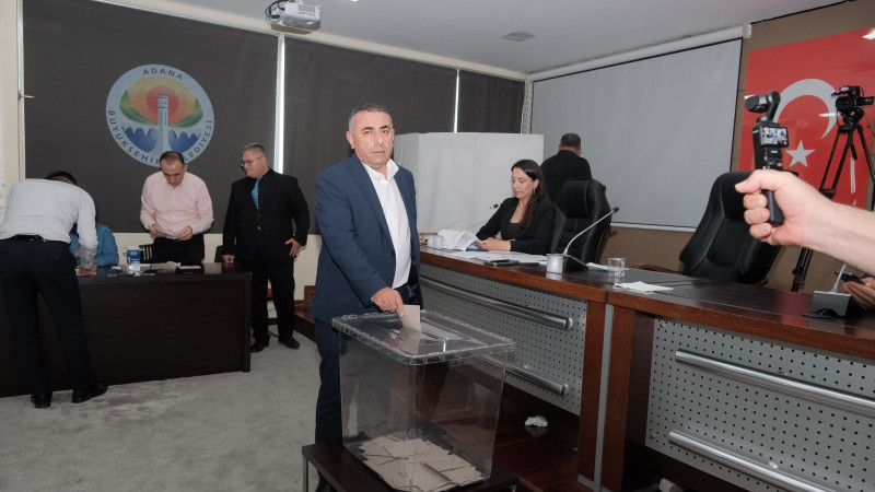 Adana Büyükşehir Belediye Başkan Vekili Güngör Geçer oldu