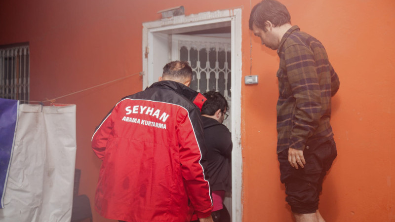 SEYHAN BELEDİYESİ YOĞUN YAĞIŞLARA KARŞI TEYAKKUZDA